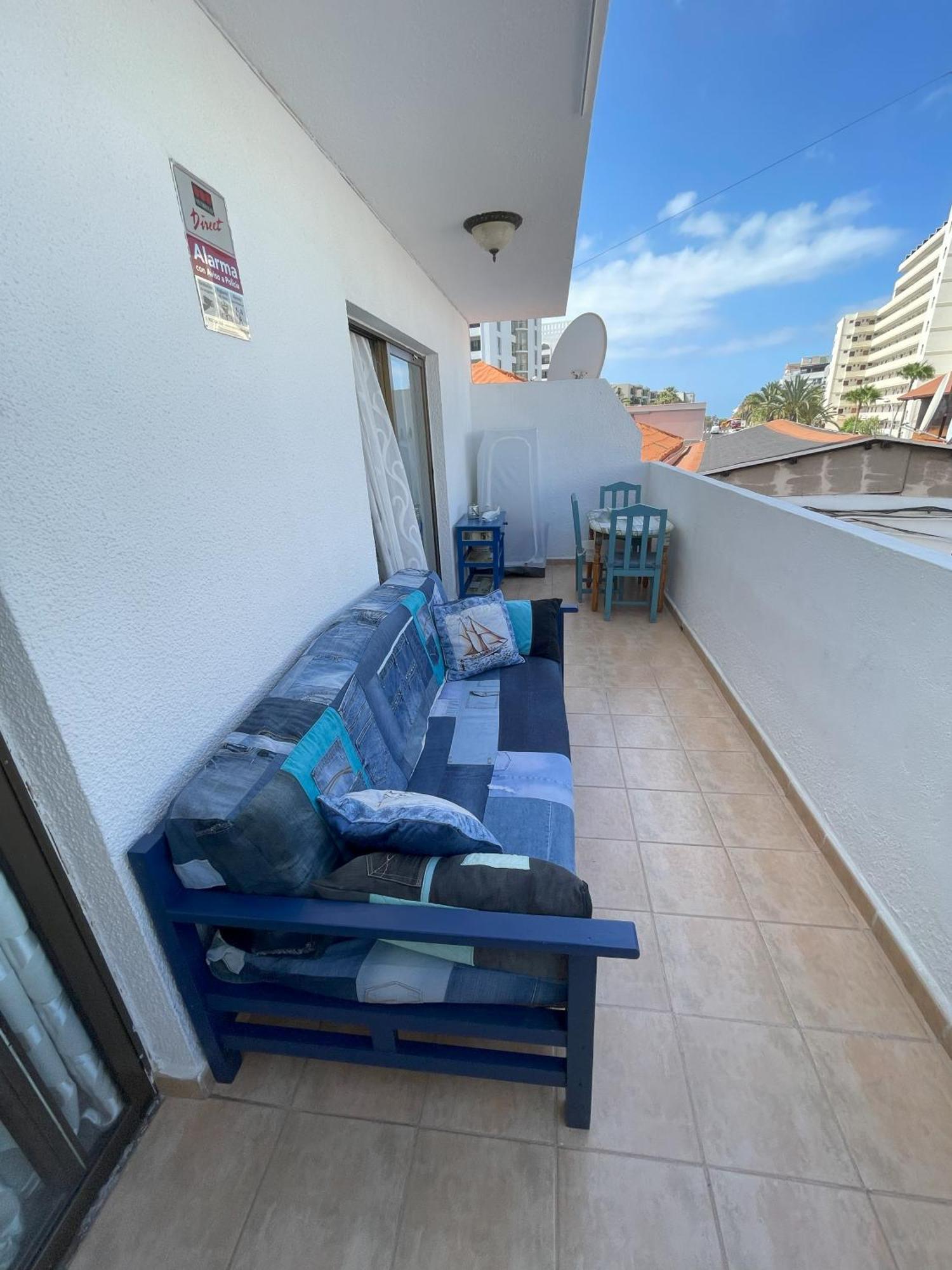 Fine Art Jeans Apartment Arona  Exterior foto
